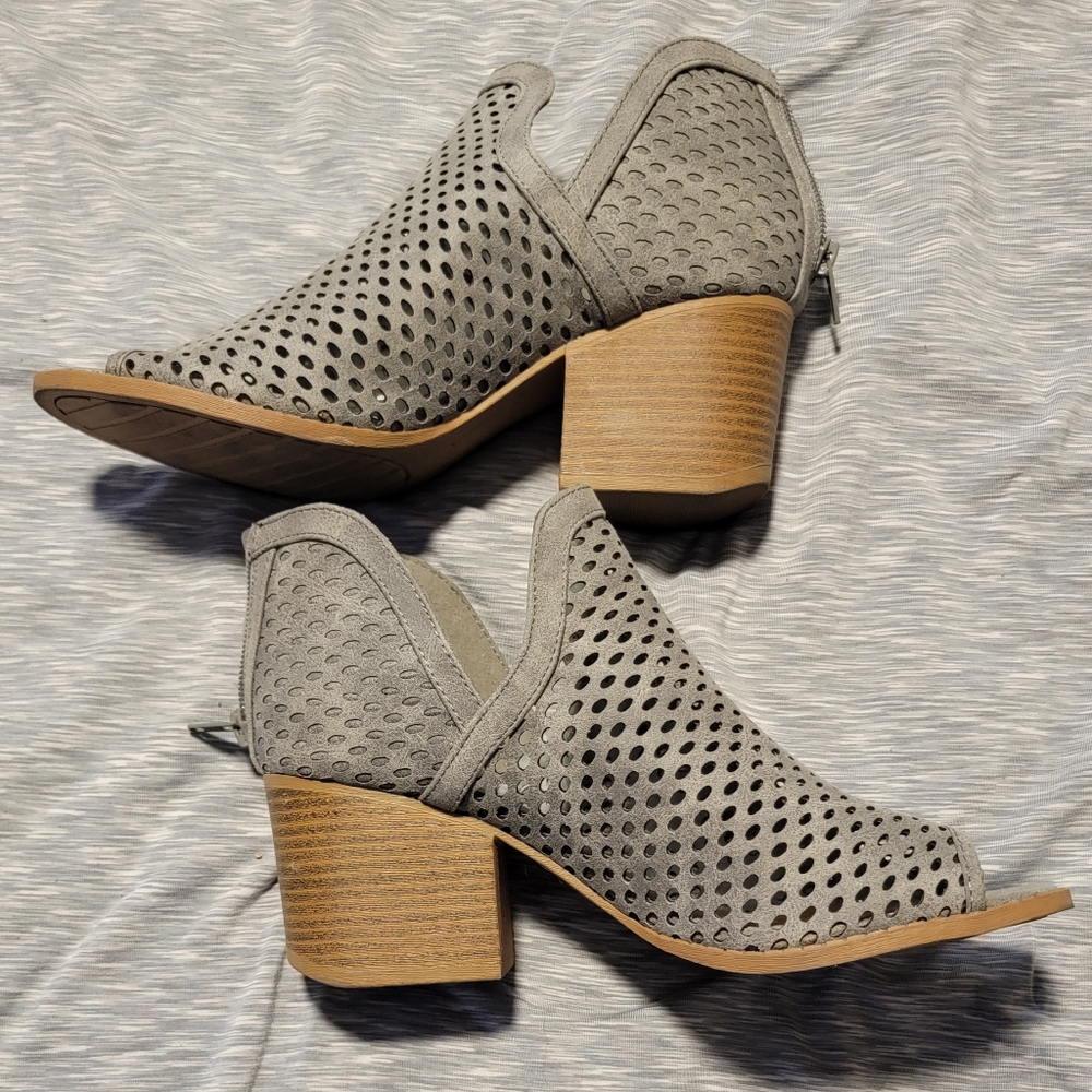 Booties size 8 grey